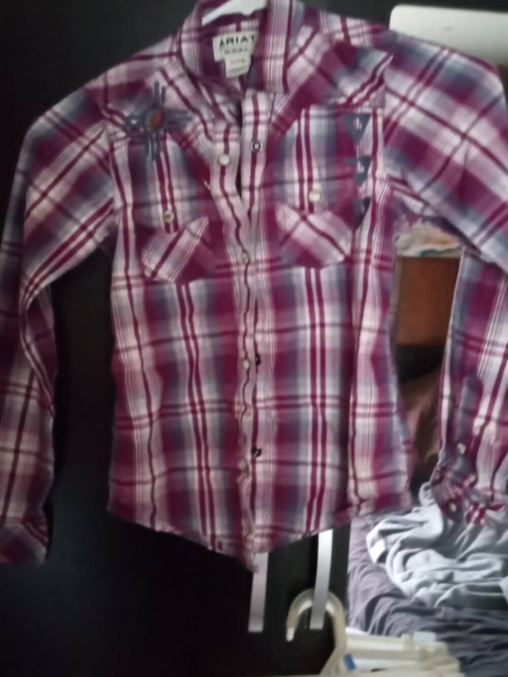 child's ariat REAL small (8) western snaps shirt 2 front pockets with snaps 100%